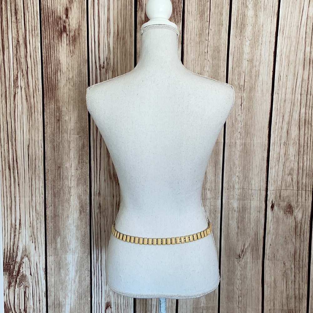 Vintage Mid-Century Metallic Gold Chain Belt w/Cream Stone Accent - Picture 3 of 11